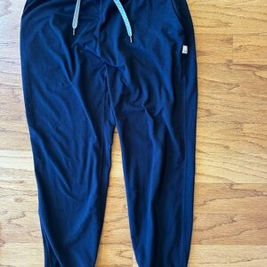 Vuori Black performance joggers - women small